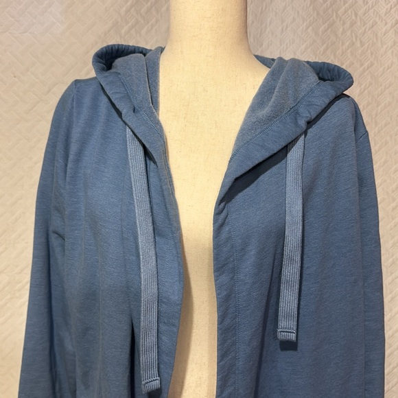 Eddie Bauer Medium Hooded Wrap - Picture 2 of 5